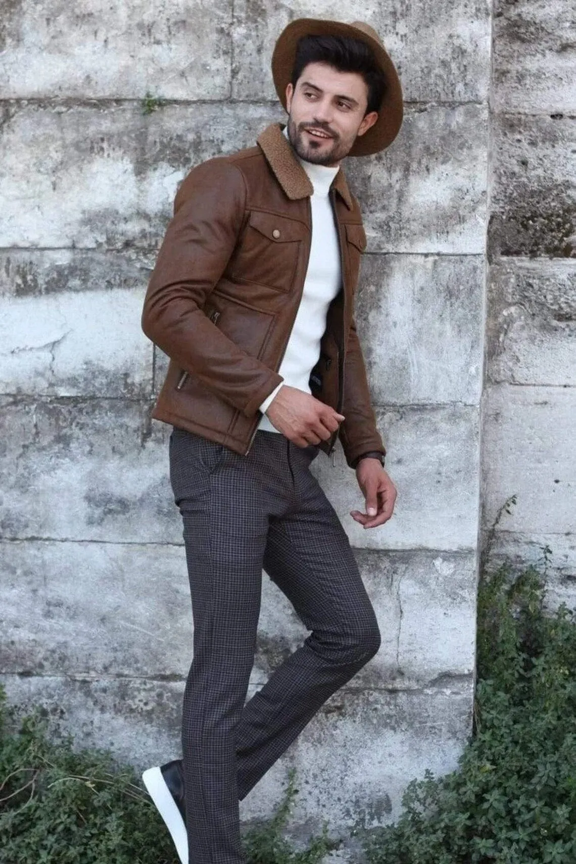 Men's Slim Fit Brown Leather Trucker Jacket with Fur Collar