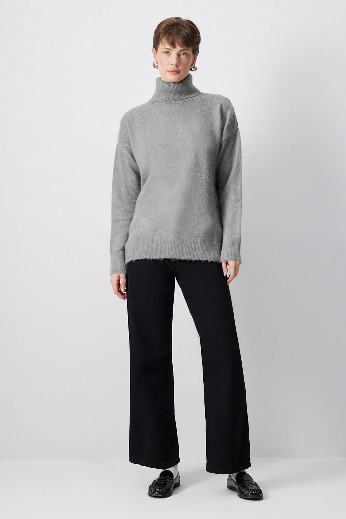 TURTLENECK KNIT SWEATER