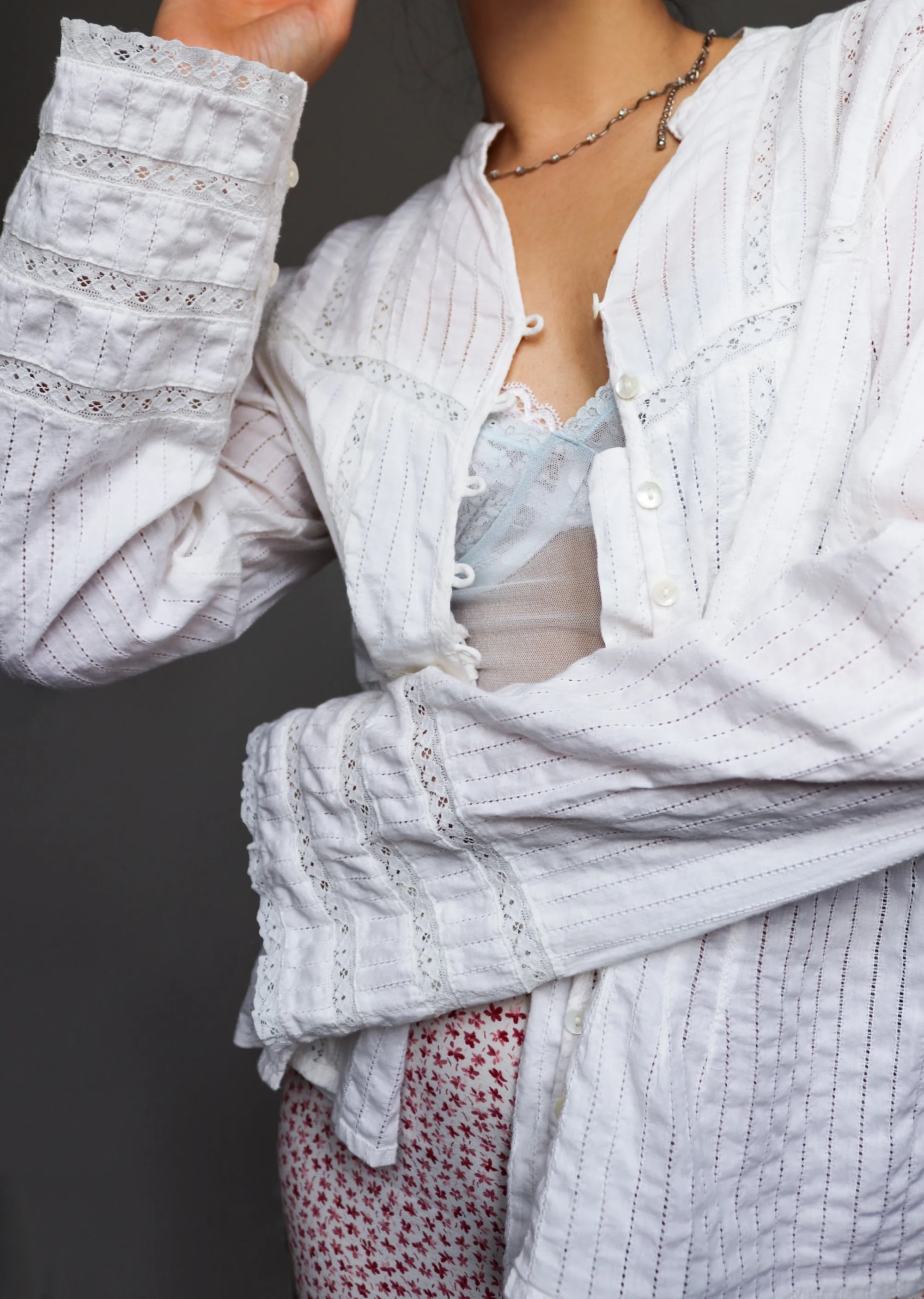 VINTAGE WHITE BOHO BOHEMIAN HIPPIE COTTON BRODERIE FLORAL LACE TRIM LONG SLEEVES JACKET TOP