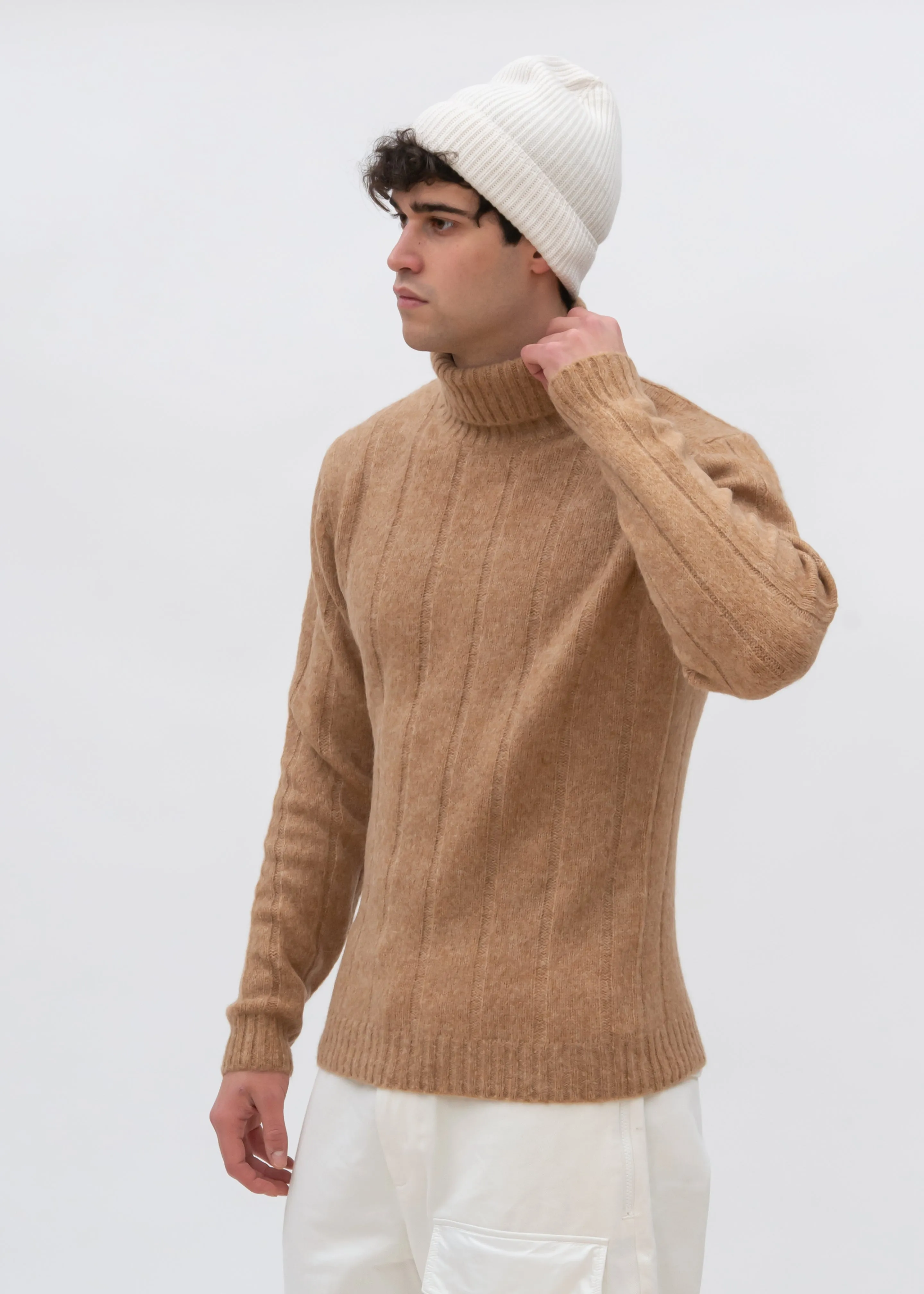 WIDE RIBS TURTLENECK SWEATER